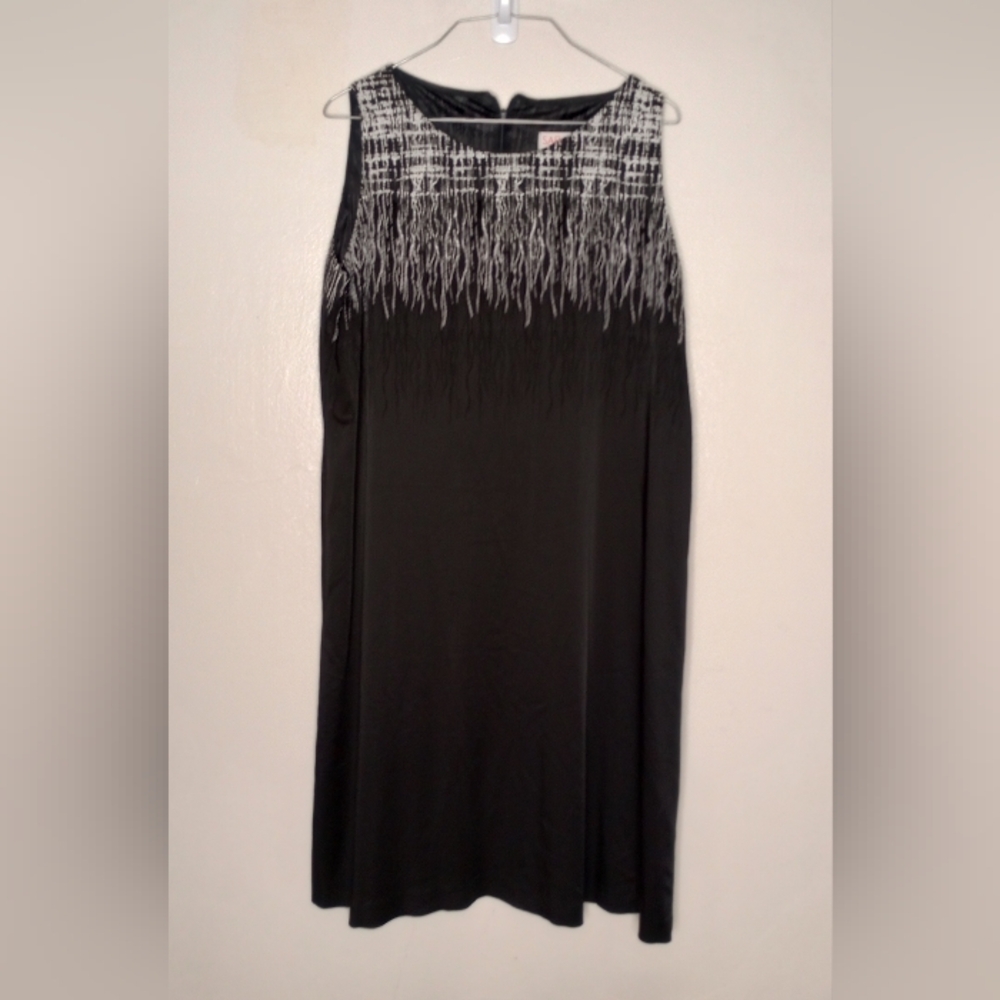 Sara Black & White Sleeveless Dress